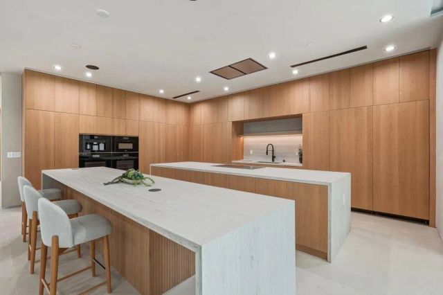 824 N Curson Avenue, Los Angeles, CA 90046