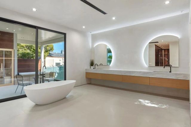 824 N Curson Avenue, Los Angeles, CA 90046