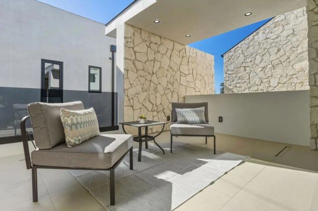 824 N Curson Avenue, Los Angeles, CA 90046