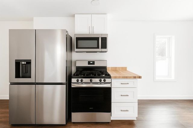 31195 Merriman Place, Romulus, MI 48174