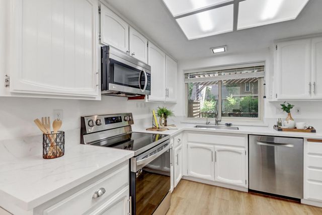 7052 San Jacinto Ct, Citrus Heights, CA 95621