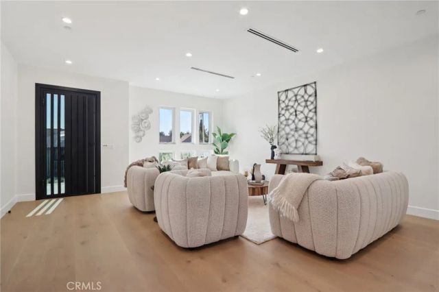 14929 Vose Street, Van Nuys, CA 91405