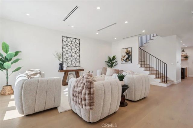 14929 Vose Street, Van Nuys, CA 91405