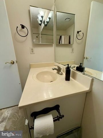 11703-B SUMMERCHASE CIR, Reston, VA 20194