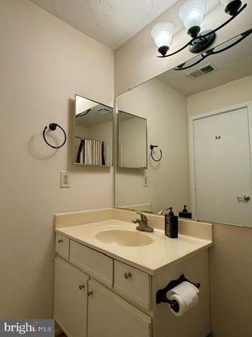 11703-B SUMMERCHASE CIR, Reston, VA 20194