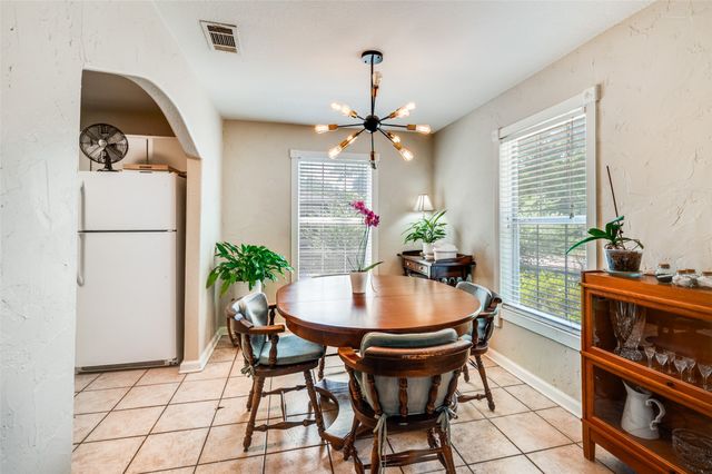 2833 South Hills Avenue, Fort Worth, TX 76109