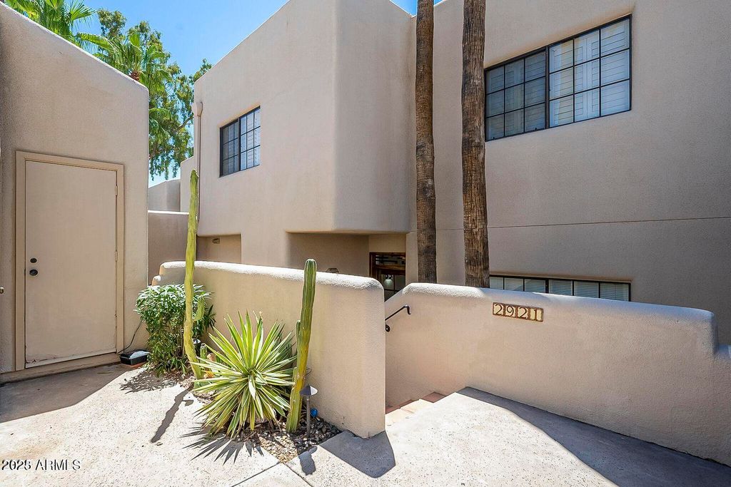 2921 E KEIM Drive, Phoenix, AZ 85016