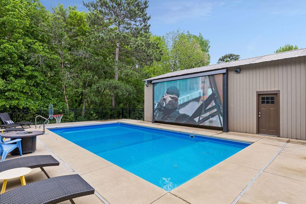 2900 Skyline Drive, Eagan, MN 55121 — exterior
