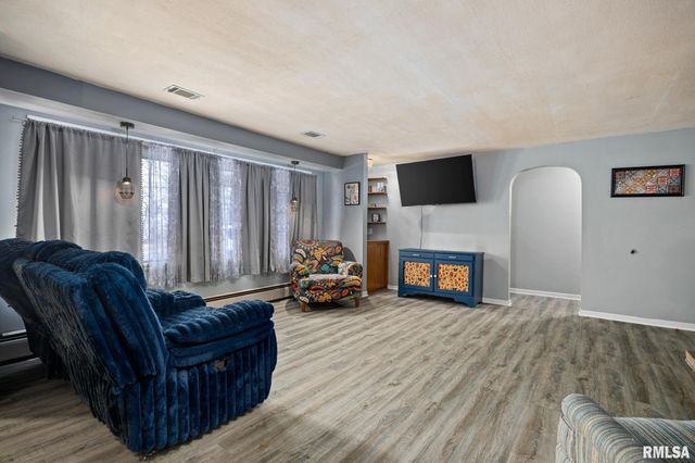 152 PEKIN Avenue, East Peoria, IL 61611