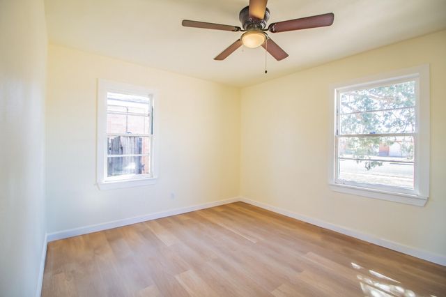 113 E Monroe Street, Levelland, TX 79336