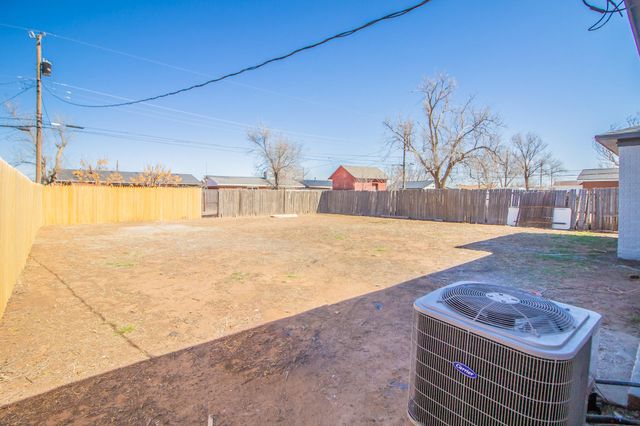 113 E Monroe Street, Levelland, TX 79336