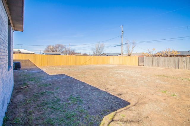113 E Monroe Street, Levelland, TX 79336