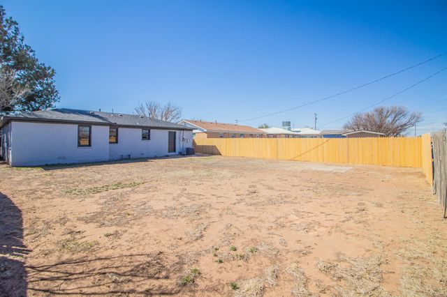 113 E Monroe Street, Levelland, TX 79336