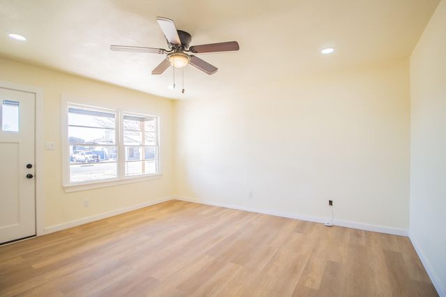 113 E Monroe Street, Levelland, TX 79336