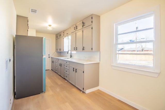 113 E Monroe Street, Levelland, TX 79336