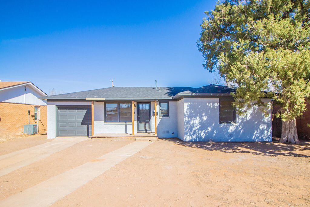 113 E Monroe Street, Levelland, TX 79336