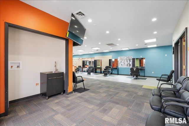 3000 16TH Street 202, Moline, IL 61265