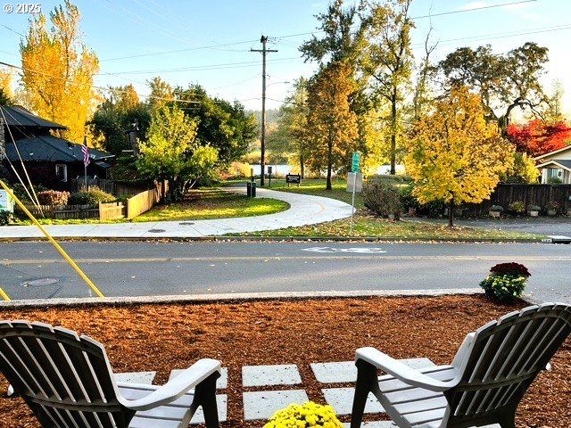 552 W D St, Springfield, OR 97477