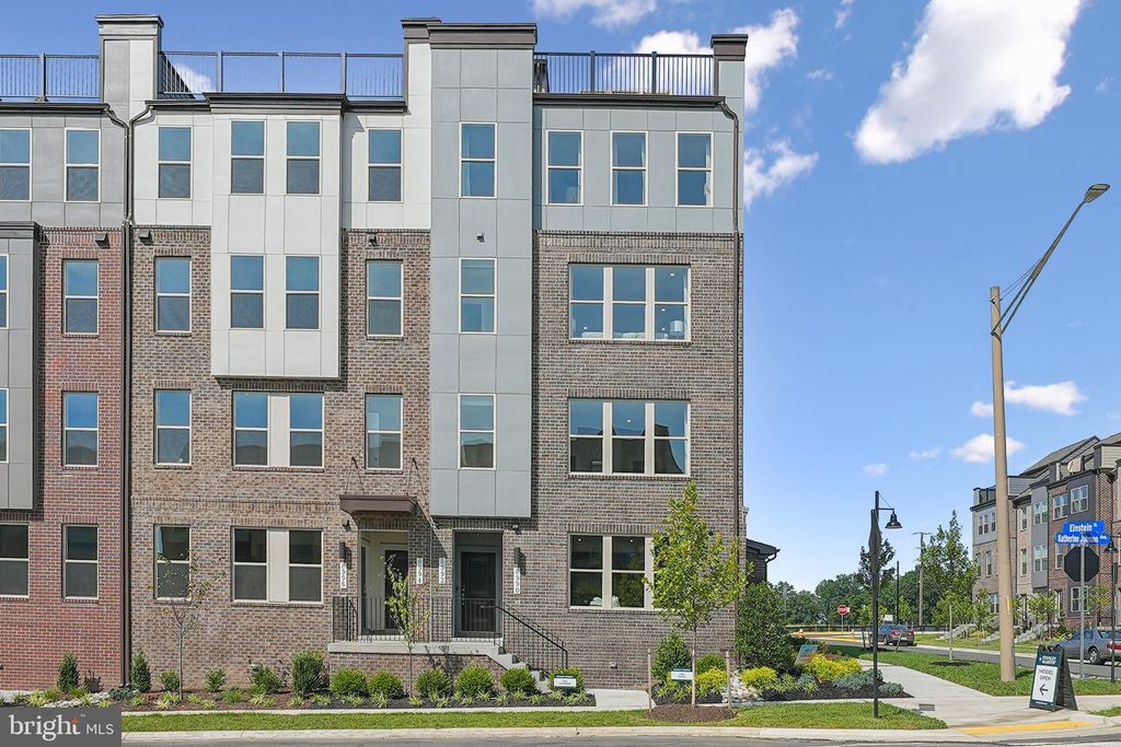 8664 LOVELACE ST, Manassas, VA 20109