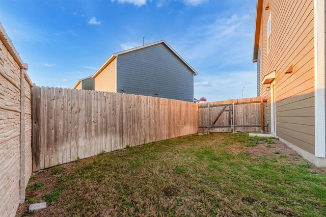 385 Soapstone PASS, Maxwell, TX 78656