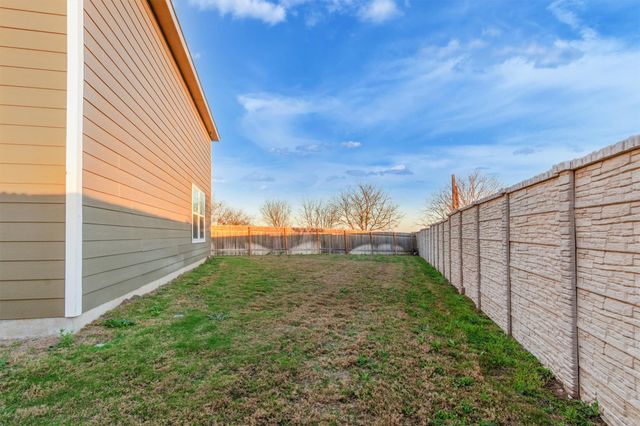 385 Soapstone PASS, Maxwell, TX 78656