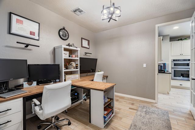 8912 Desert Rain Road NW, Albuquerque, NM 87120