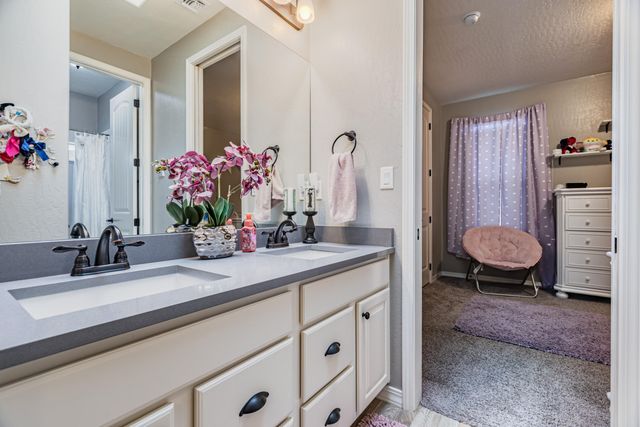 8912 Desert Rain Road NW, Albuquerque, NM 87120