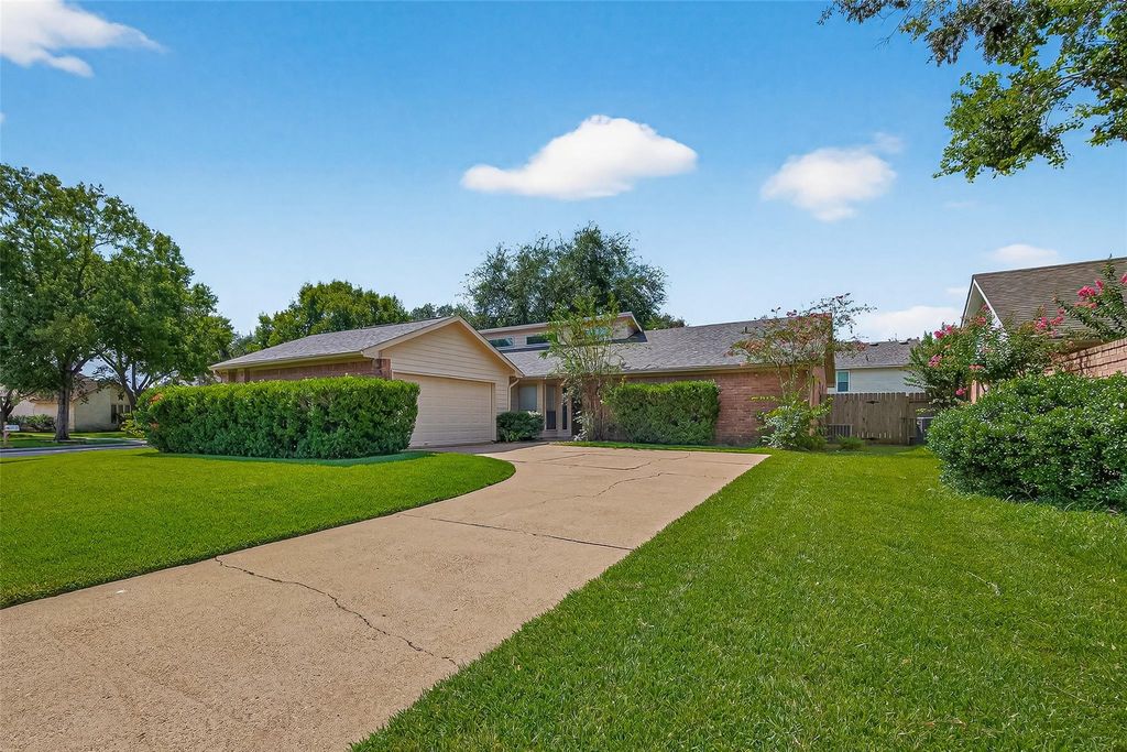 3018 Arrowhead Drive, Sugar Land, TX 77479