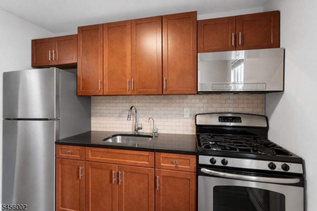 725 Joralemon St 110, Belleville Twp., NJ 07109 — photo 2