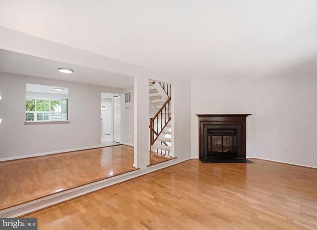 5851 JACKSONS OAK CT, Burke, VA 22015