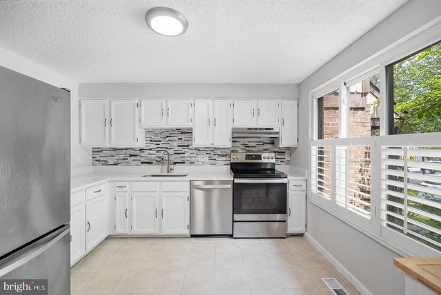 5851 JACKSONS OAK CT, Burke, VA 22015