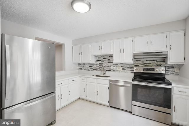 5851 JACKSONS OAK CT, Burke, VA 22015