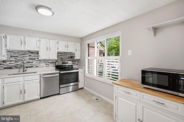 5851 JACKSONS OAK CT, Burke, VA 22015