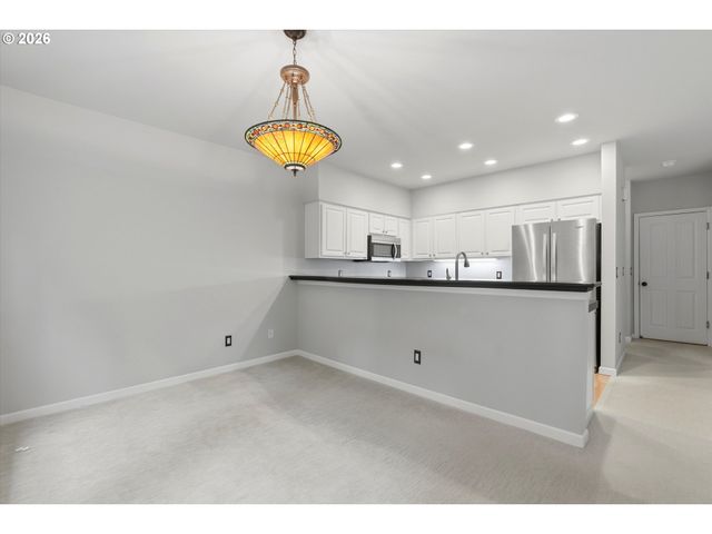 8 Summit Ridge Ct, Lake Oswego, OR 97035