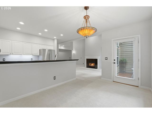 8 Summit Ridge Ct, Lake Oswego, OR 97035