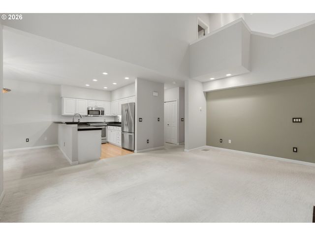 8 Summit Ridge Ct, Lake Oswego, OR 97035