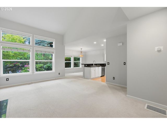 8 Summit Ridge Ct, Lake Oswego, OR 97035