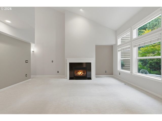 8 Summit Ridge Ct, Lake Oswego, OR 97035