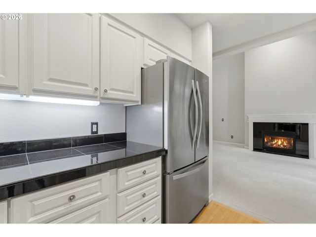 8 Summit Ridge Ct, Lake Oswego, OR 97035