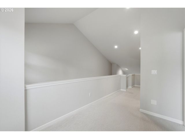 8 Summit Ridge Ct, Lake Oswego, OR 97035