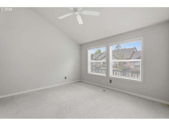 8 Summit Ridge Ct, Lake Oswego, OR 97035
