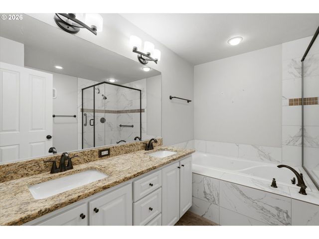 8 Summit Ridge Ct, Lake Oswego, OR 97035