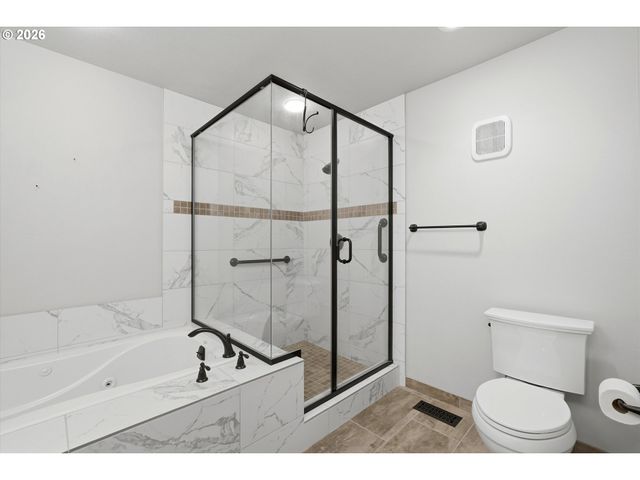 8 Summit Ridge Ct, Lake Oswego, OR 97035