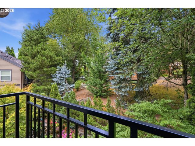 8 Summit Ridge Ct, Lake Oswego, OR 97035