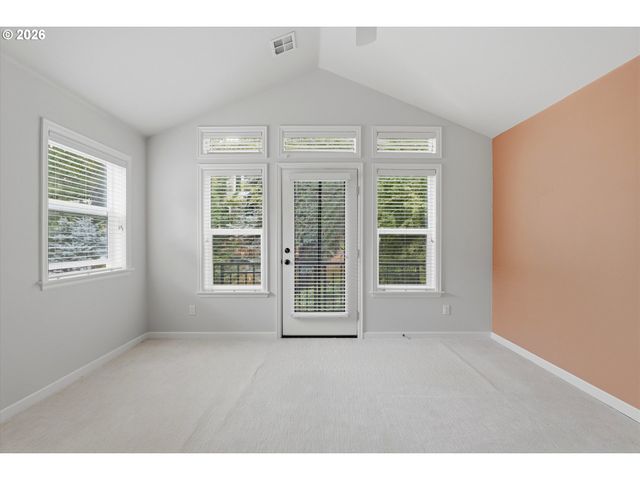 8 Summit Ridge Ct, Lake Oswego, OR 97035