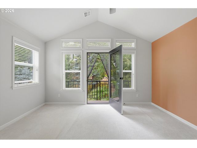 8 Summit Ridge Ct, Lake Oswego, OR 97035