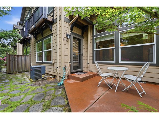 8 Summit Ridge Ct, Lake Oswego, OR 97035