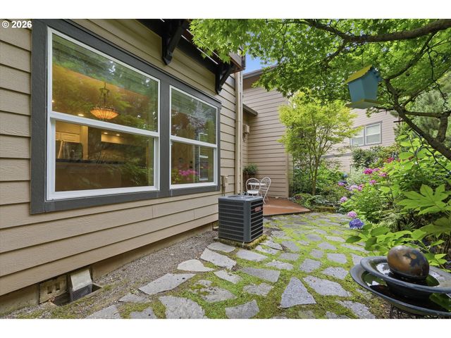 8 Summit Ridge Ct, Lake Oswego, OR 97035