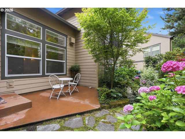8 Summit Ridge Ct, Lake Oswego, OR 97035