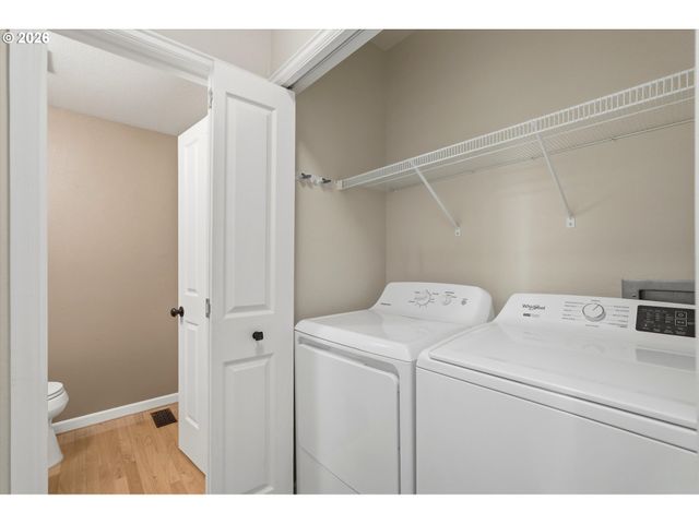 8 Summit Ridge Ct, Lake Oswego, OR 97035
